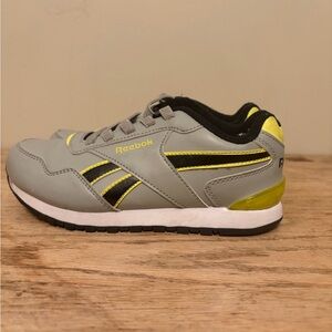 Reebok Kids Sneakers in Gray with Yellow Highlights
